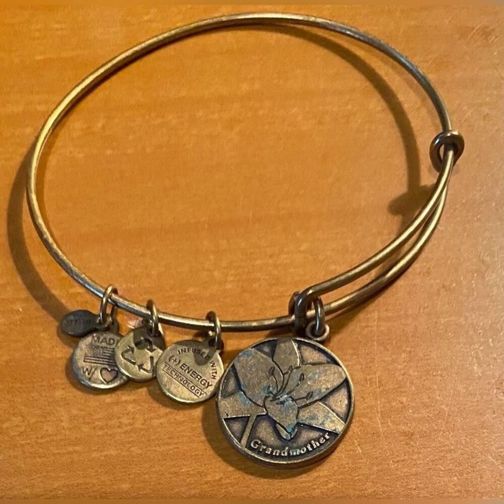 Alex And Ani Grandmother Flower Charm Bangle Bracelet Gold Tone Energy Gift 7”